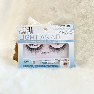 New w/ tag “LIGHT AS AIR” ALL THE VOLUME HALF THE WEIGHT PROFESSIONAL EYELASHES